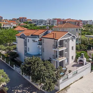 villa-mihaela-trogir-21223-2.splithotels.org/